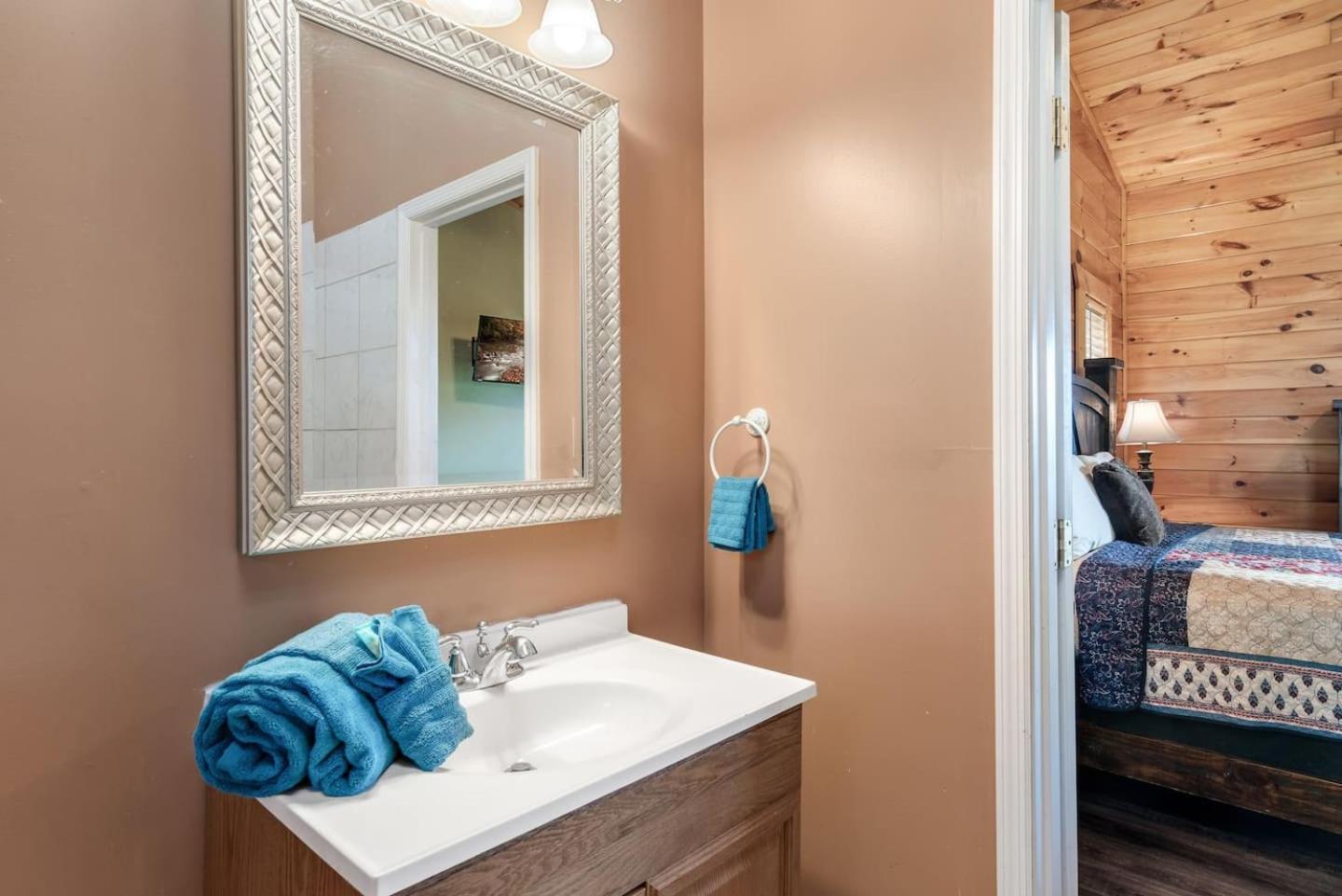 Top Mtn Views, Hottub, Games, 4 Suites, Pets Sevierville Bagian luar foto